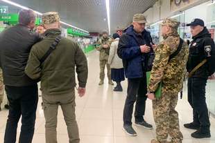 Работника "Новой почты" судят в Одессе за раскрытие локаций о раздаче повесток