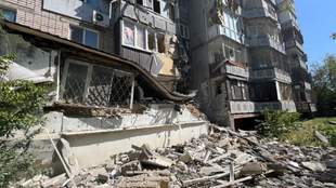 Russian troops bombard Kherson region with air strikes and damage dozens of houses