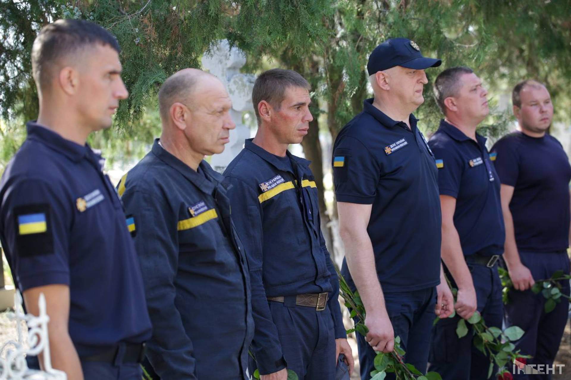 Рятувальники Одещини замінили таблички на вулиці, названій на честь загиблого колеги