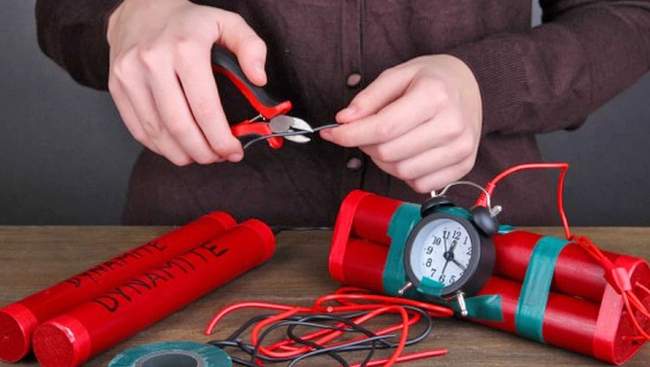 Саморобна вибухівка. ФОТО: freepik.com