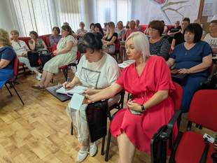 Озброєні люди відібрали телефони в учасників громадських обговорень на Одещині