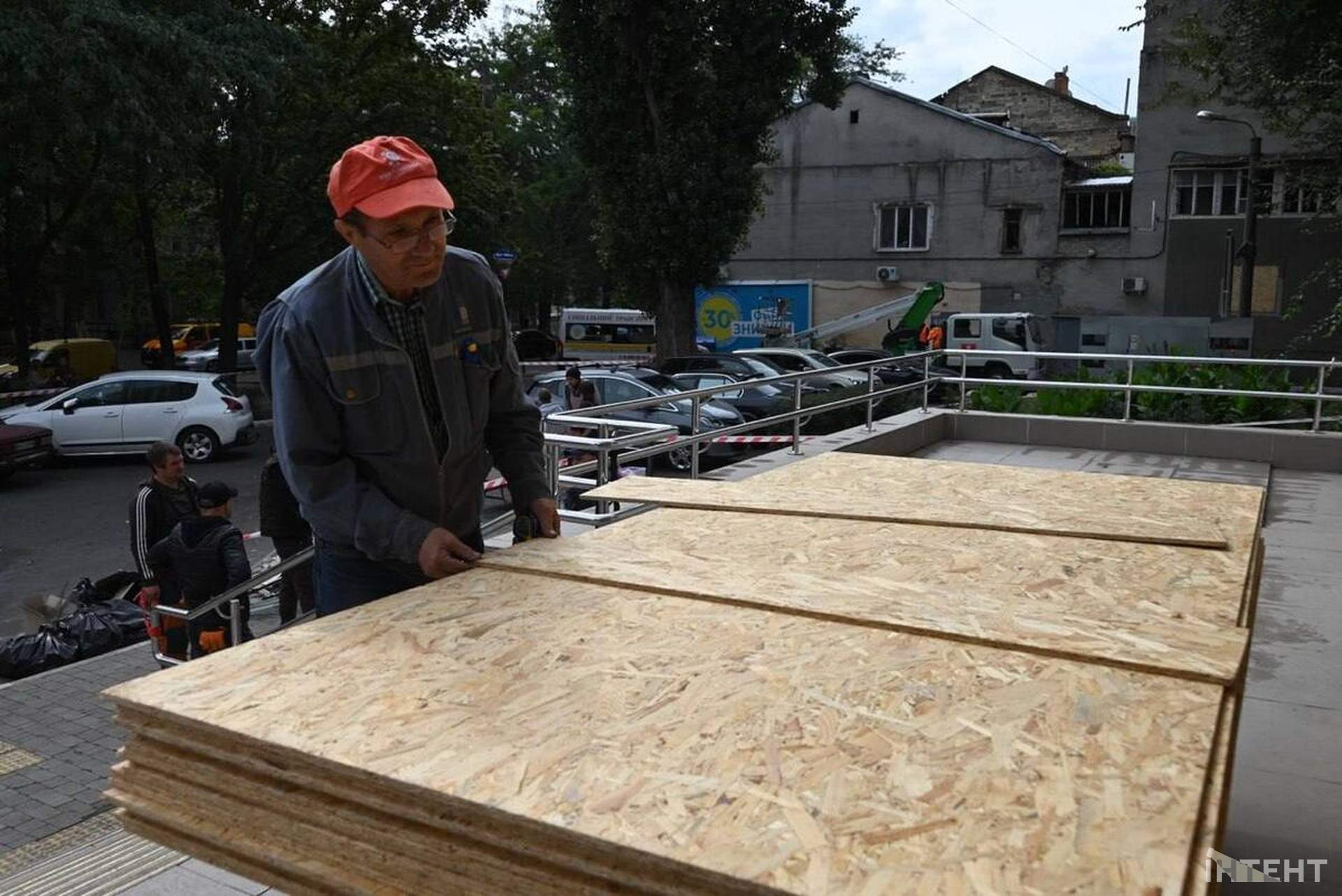 В Одесі росіяни пошкодили лікарню та багатоповерхівку