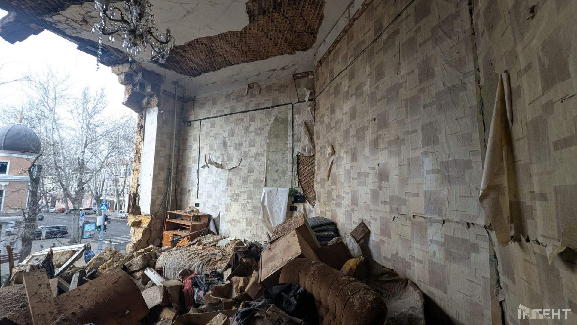 Дрони вдарили по житлових кварталах Одеси: пошкоджено 14 будинків