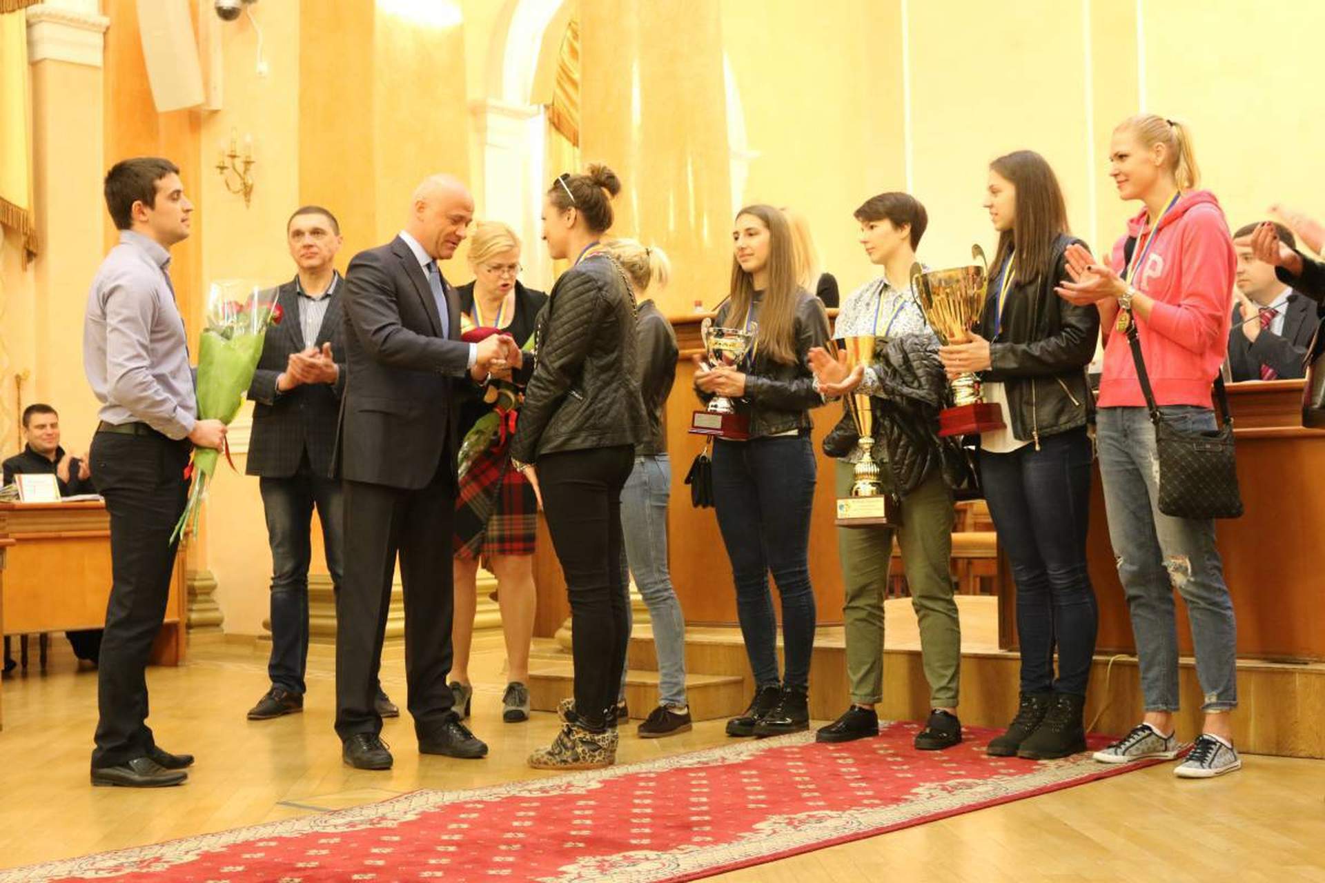 Сессия Одесского горсовета: "майдан" и переполненный зал