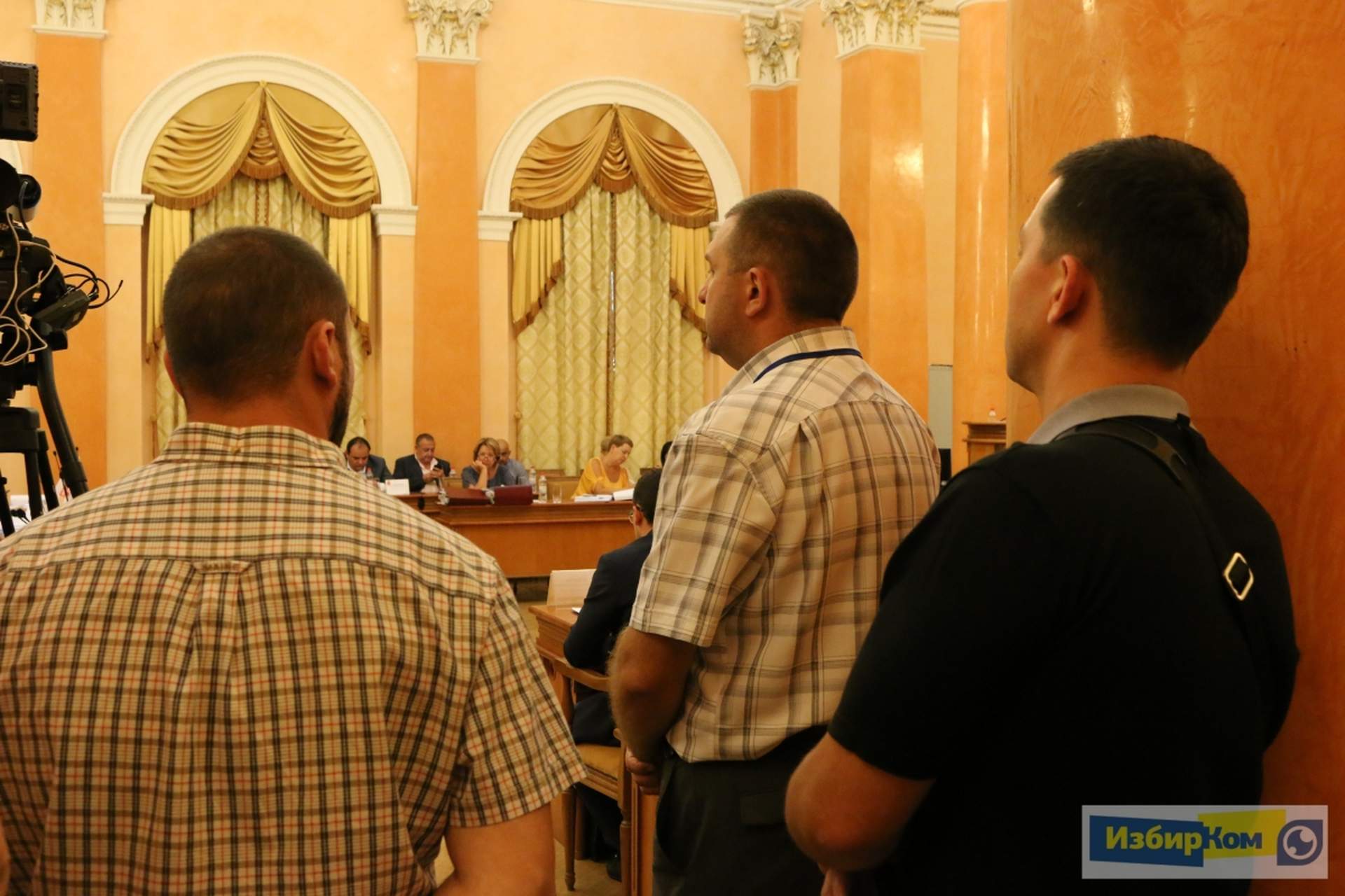 Сессия Одесского городского совета: "земельный передел" и десант нардепов