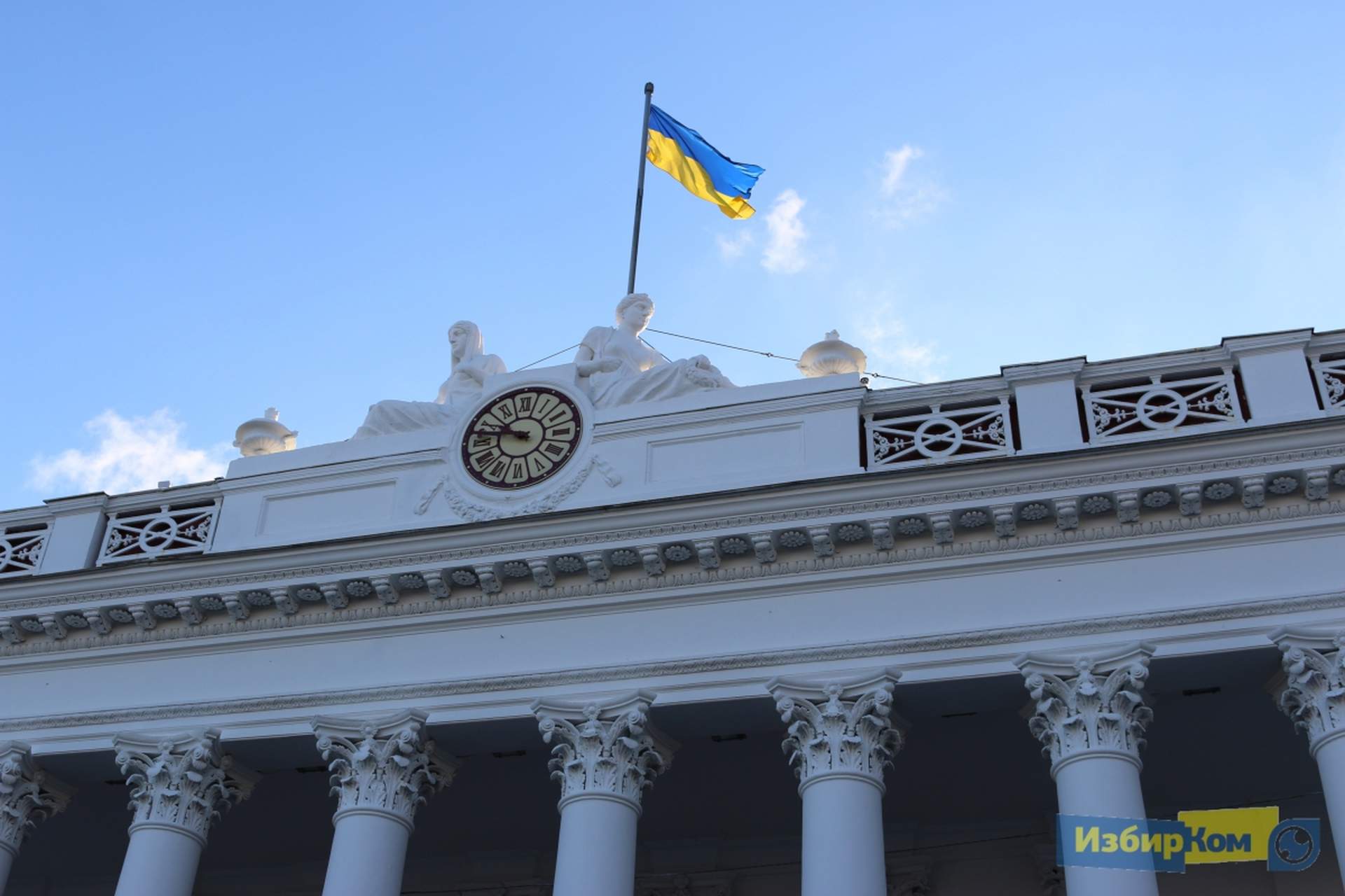 Сессия Одесского городского совета: розы депутатам и более ста вопросов повестки дня