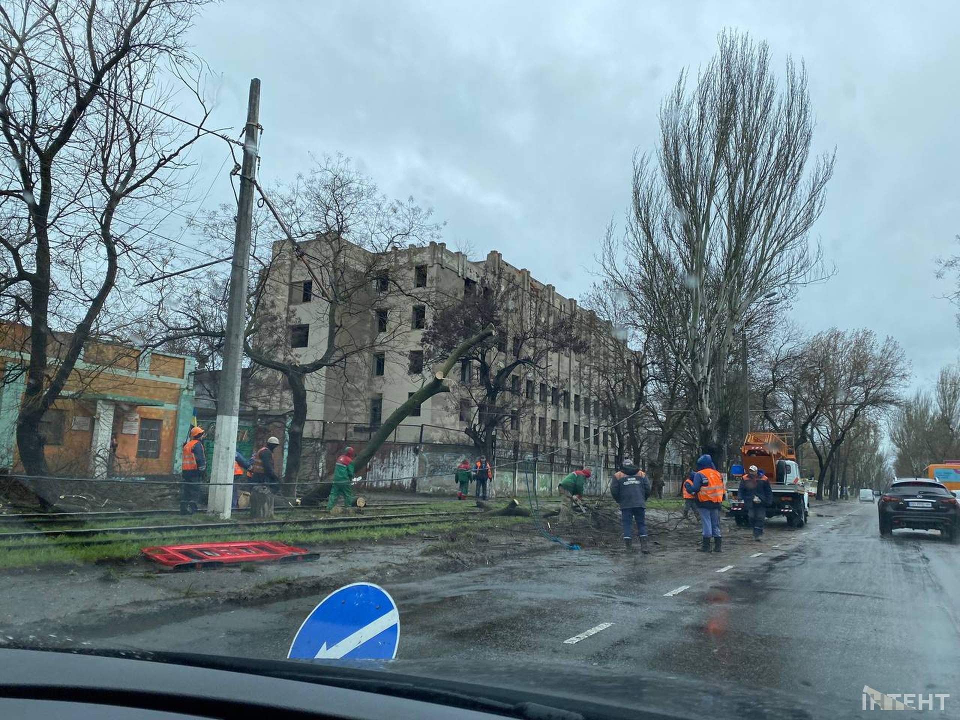 Через негоду на Одещині зранку знеструмлені 28 населених пунктів