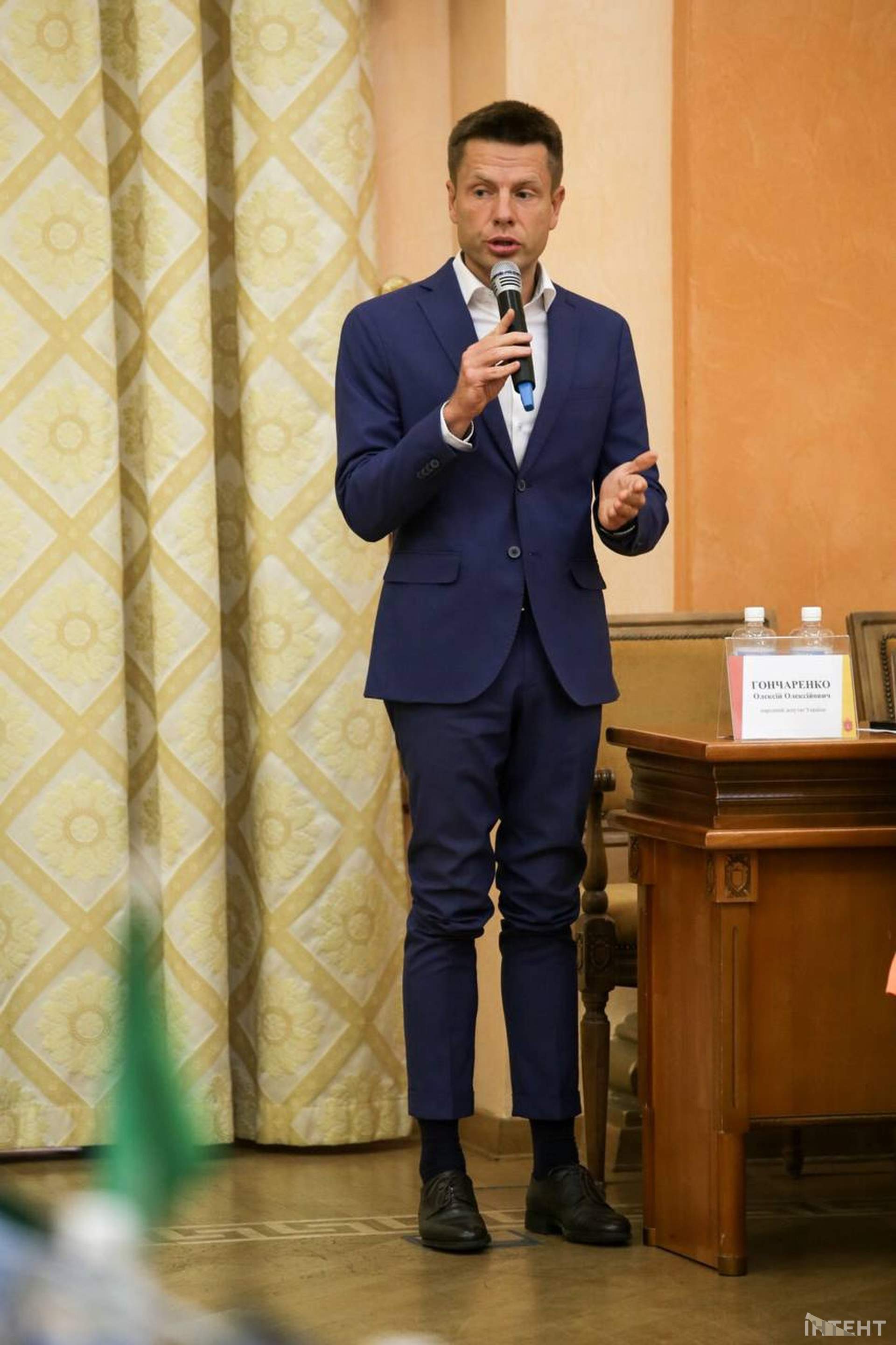 Бурхлива сесія та мітинг у світлинах Інтента