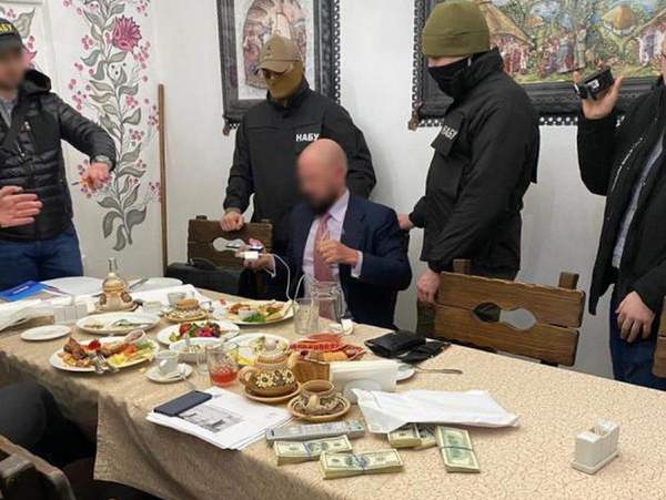 Обвинуваченим у спробі купити посаду директора ОПЗ продовжили запобіжні заходи