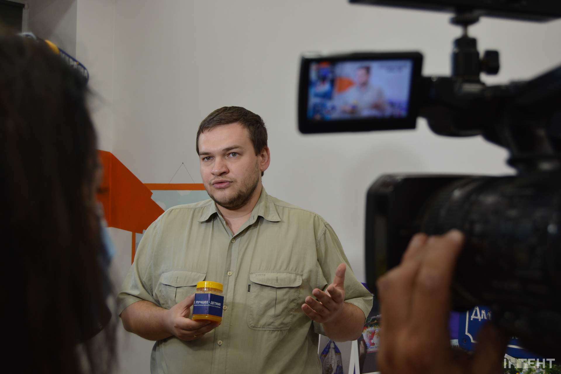 Секондхенд, кіногерої та агітаційна аптечка: в Одесі відкрився "Музей виборчого трешу"