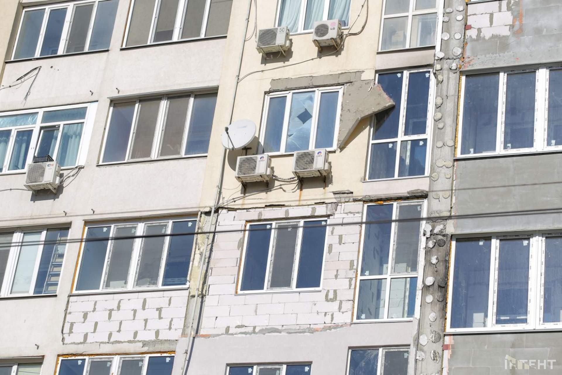В Одесі завершили ремонт пошкодженого ракетою будинку