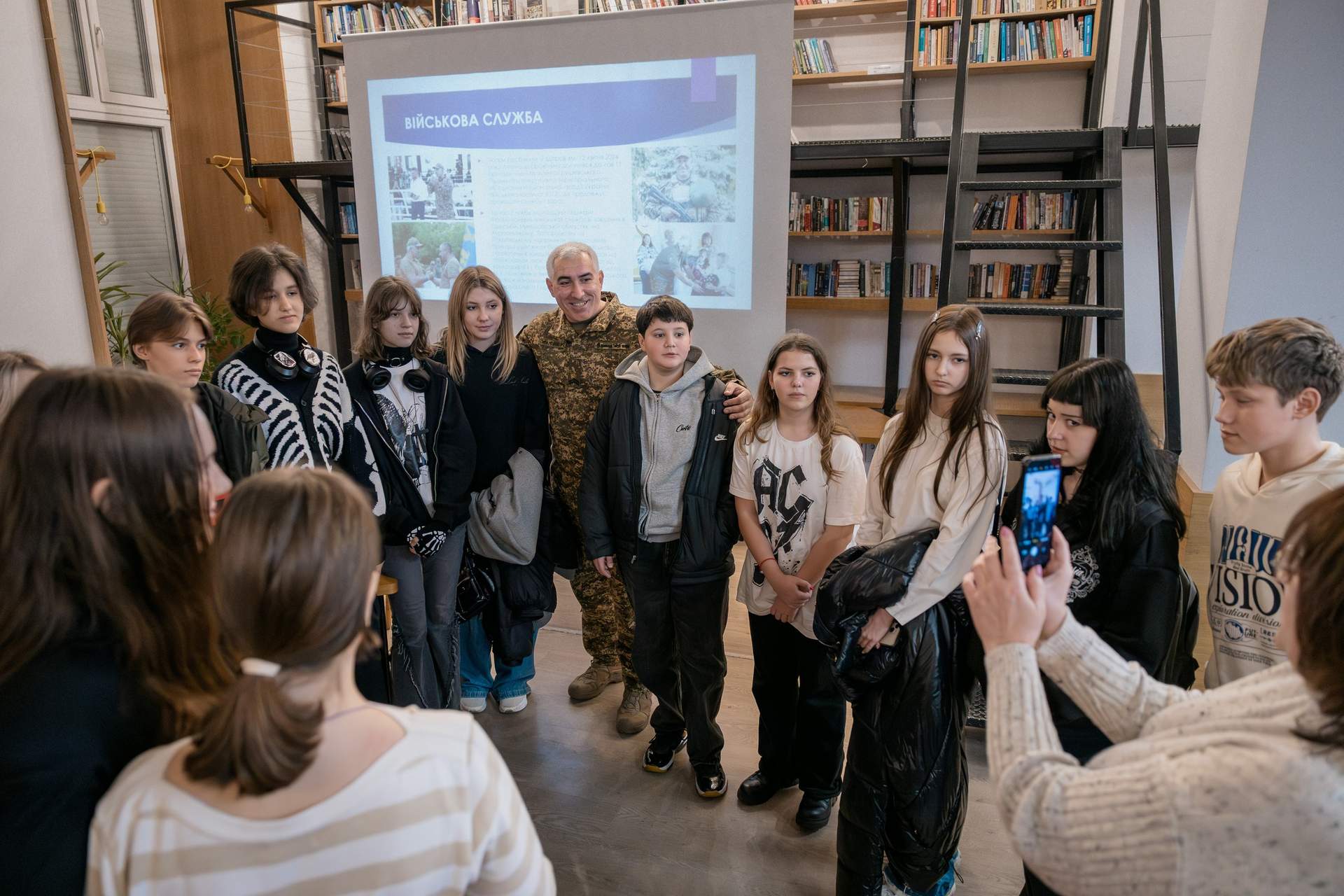 Одеський журналіст-військовослужбовець презентував свою книгу казок