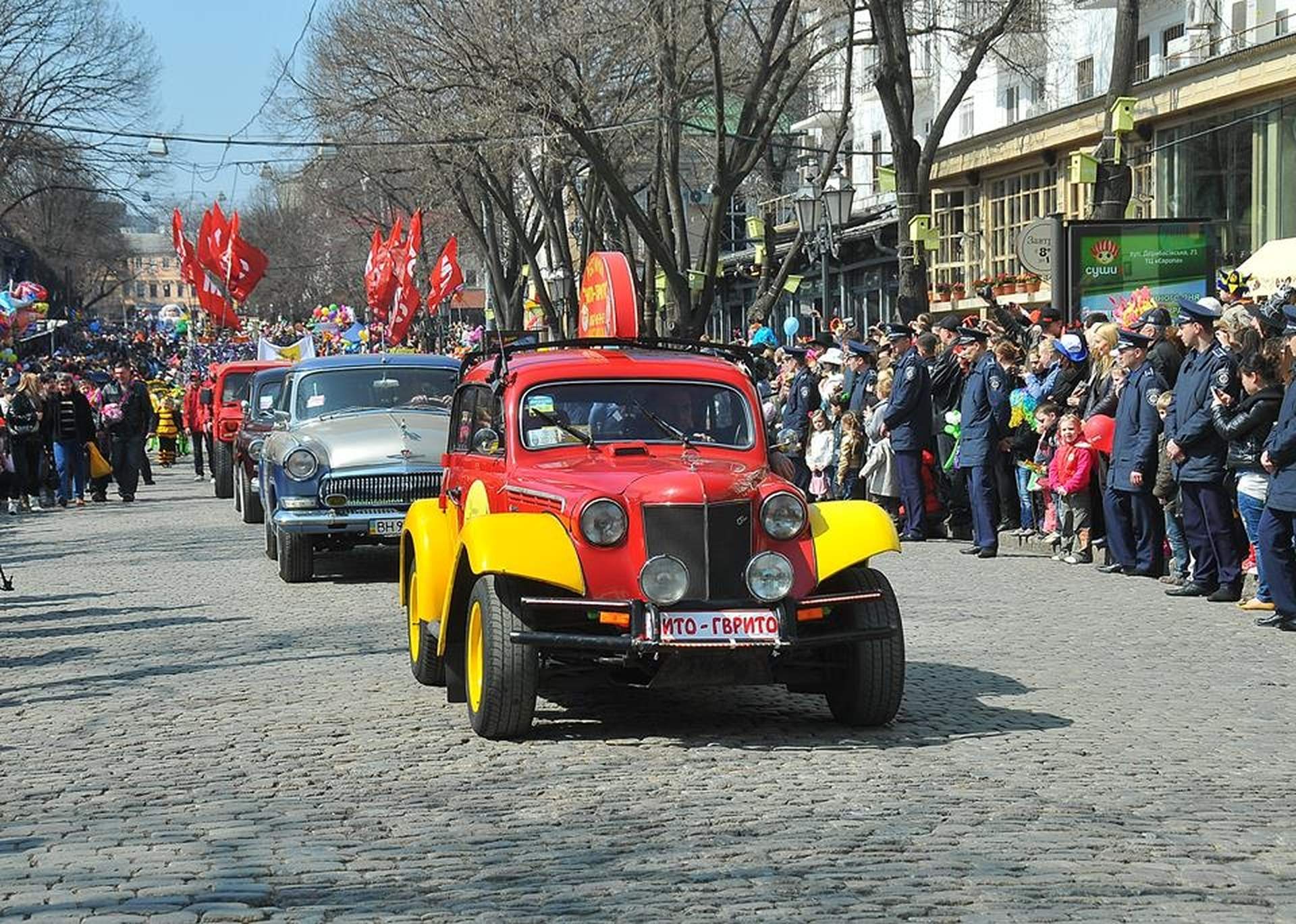 1 апреля в Одессе: Юморина и безмолвный митинг
