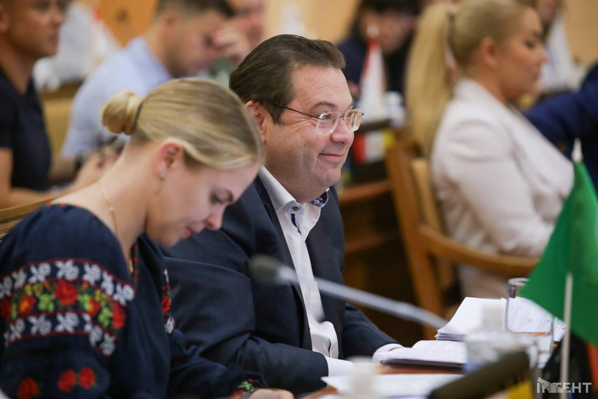 Бурхлива сесія та мітинг у світлинах Інтента