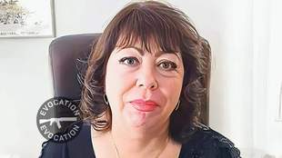 У комунальниці з Херсонщини відібрали автівки та квартири за залякування співгромадян при окупантах