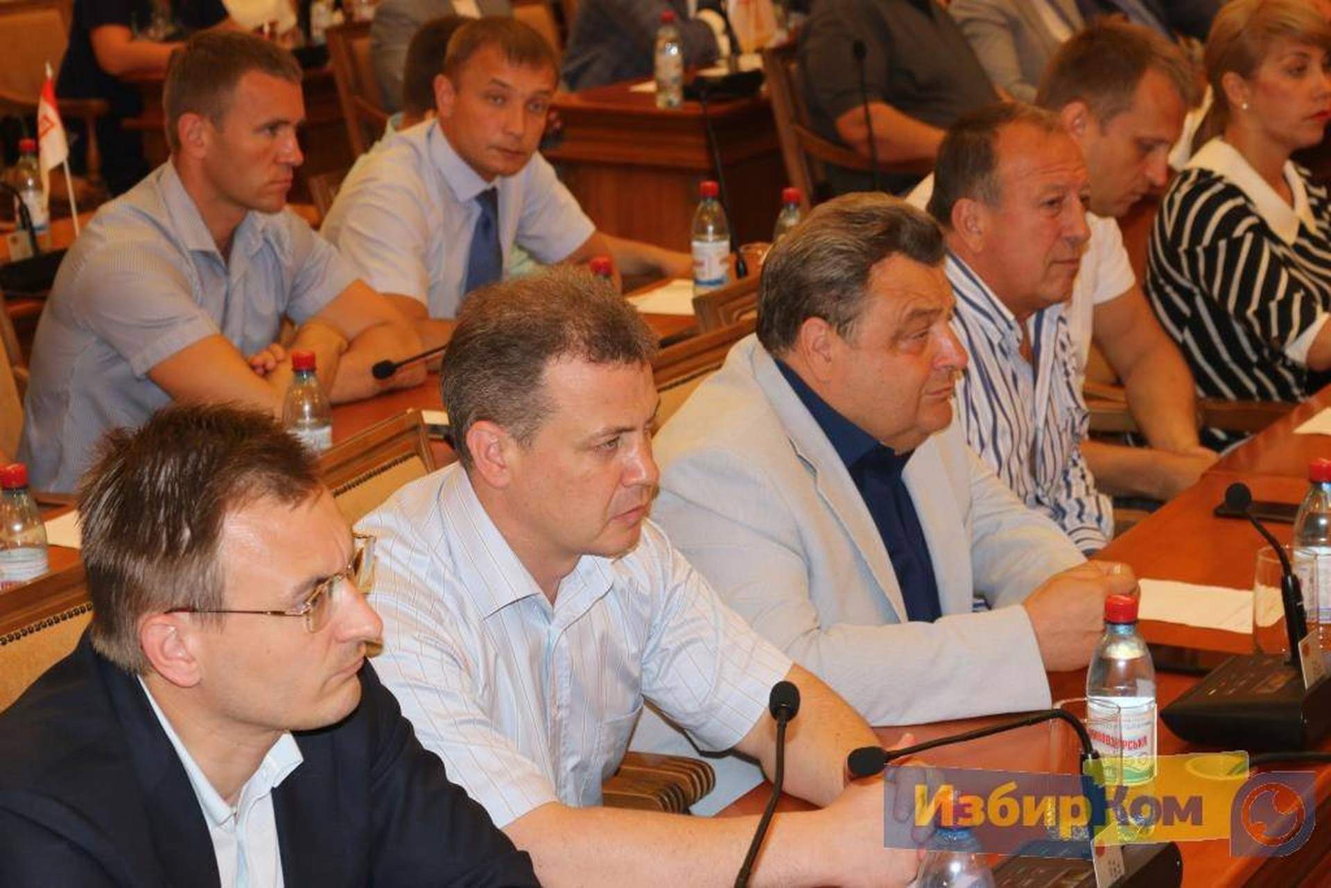 Неожиданная сессия Одесского горсовета: оцепление вокруг мэрии и сбор ради одного вопроса