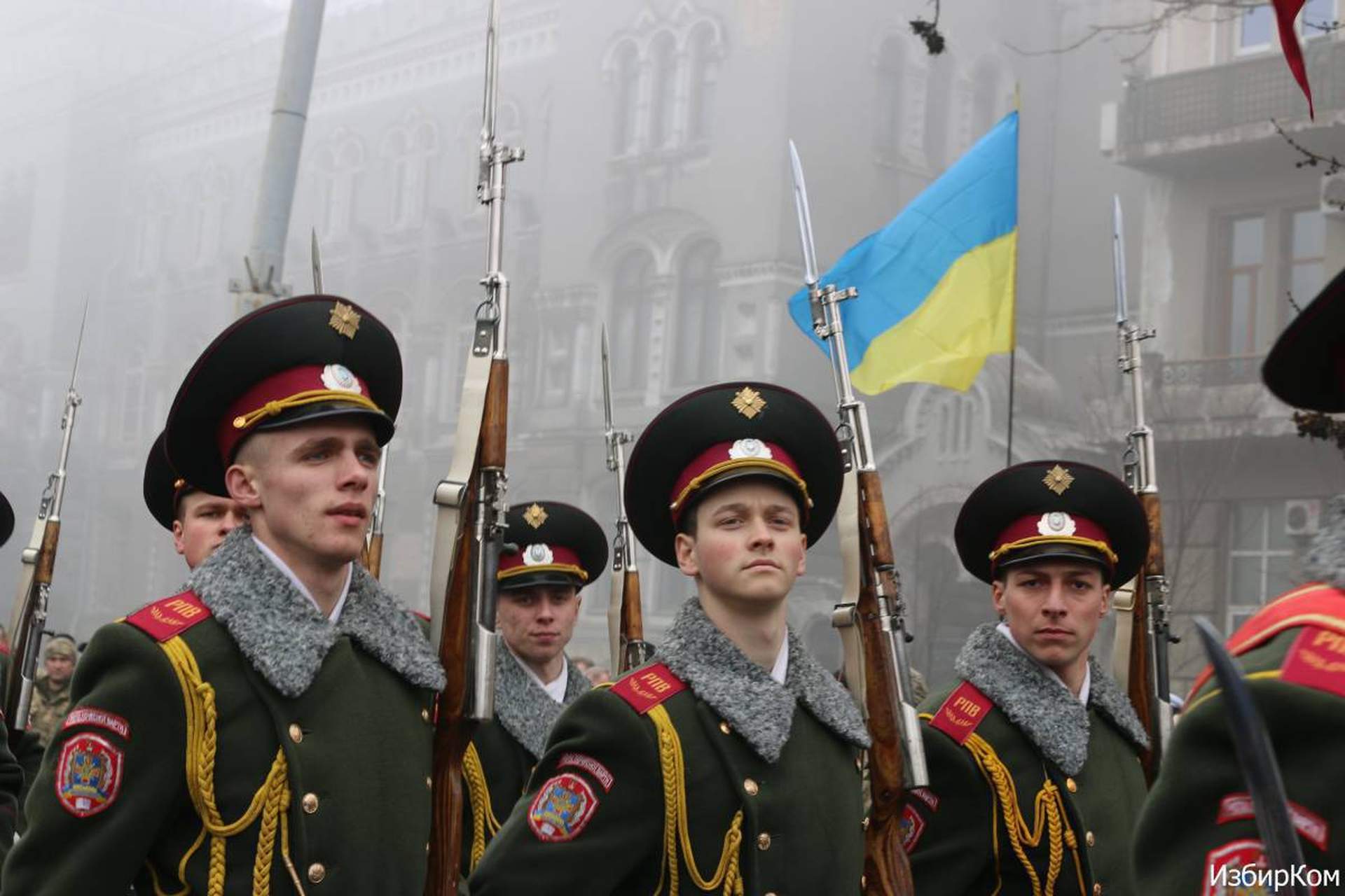 Одесситы принесли цветы к памятнику Шевченко и потребовали освободить Савченко