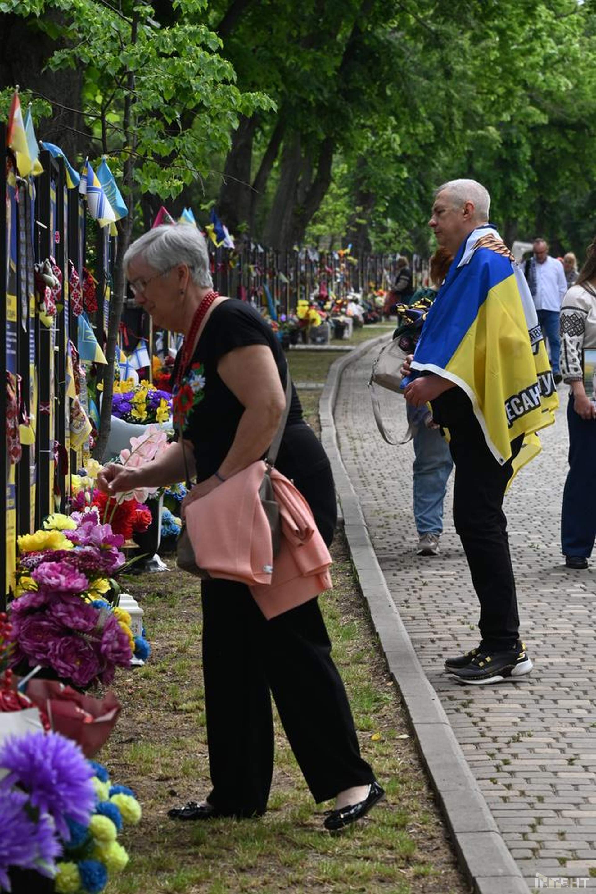 Лампадки, стрічки та хода пам’яті: в Одесі відбулася акція до Дня вишиванки