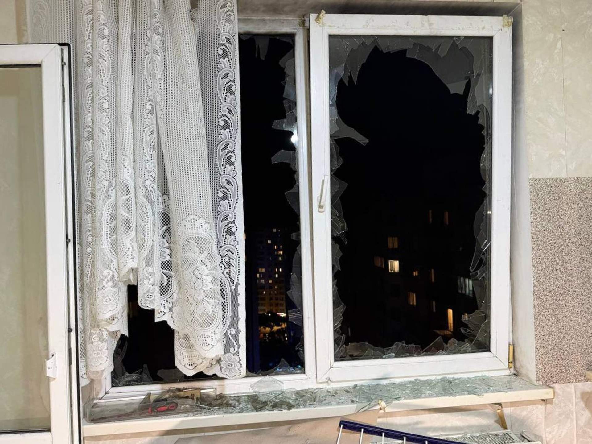 В Одесі росіяни поцілили в автостоянку та багатоповерхівку