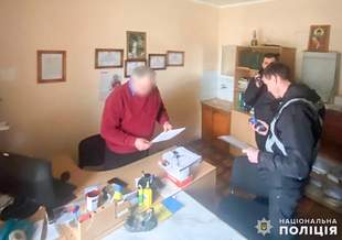 Вимагав гроші у засудженого: працівника виправної колонії на Миколаївщині підозрюють у хабарництві