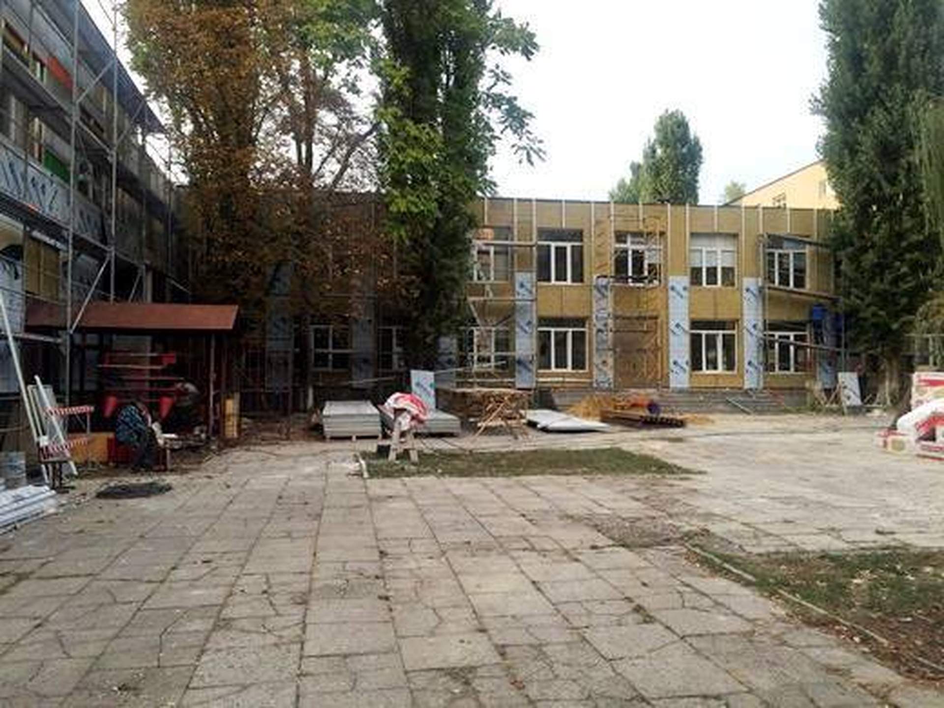 Ремонты по-одесски: теплосети, площадь, школа и дамба