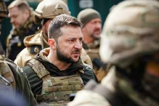 Война невыносима, в целом: Зеленский о дезертирстве в армии