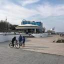 Вікенд на Ланжероні: смугасті стрічки не зупиняють одеситів, які вийшли погуляти