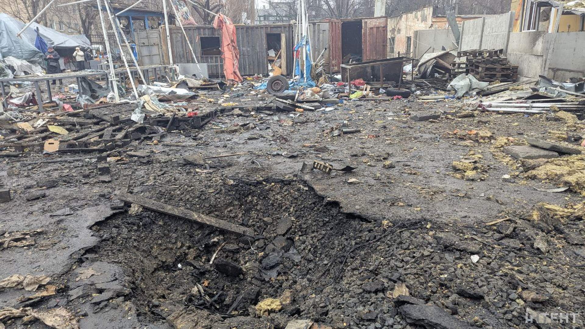 Внаслідок атаки в Одесі пошкоджено будинок, супермаркет і критичний об’єкт