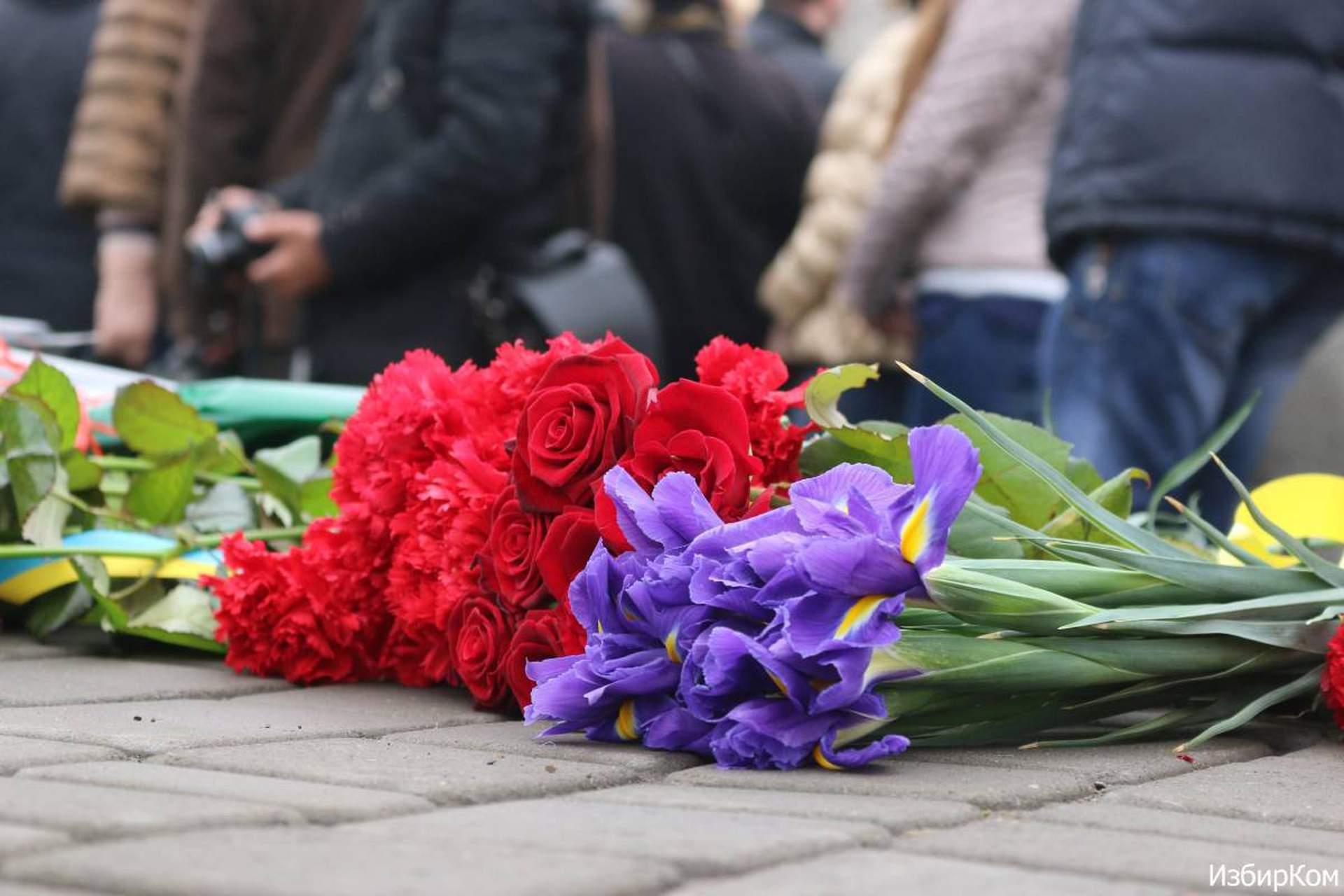 Одесситы принесли цветы к памятнику Шевченко и потребовали освободить Савченко