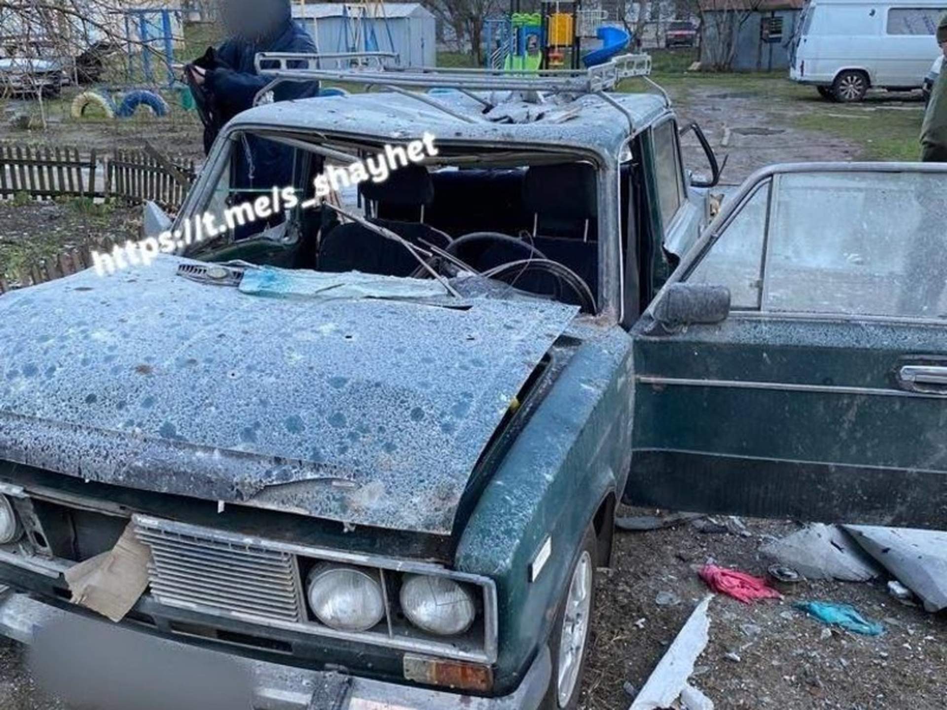 Внаслідок обстрілів в Очакові горіли автівки та житлові будинки