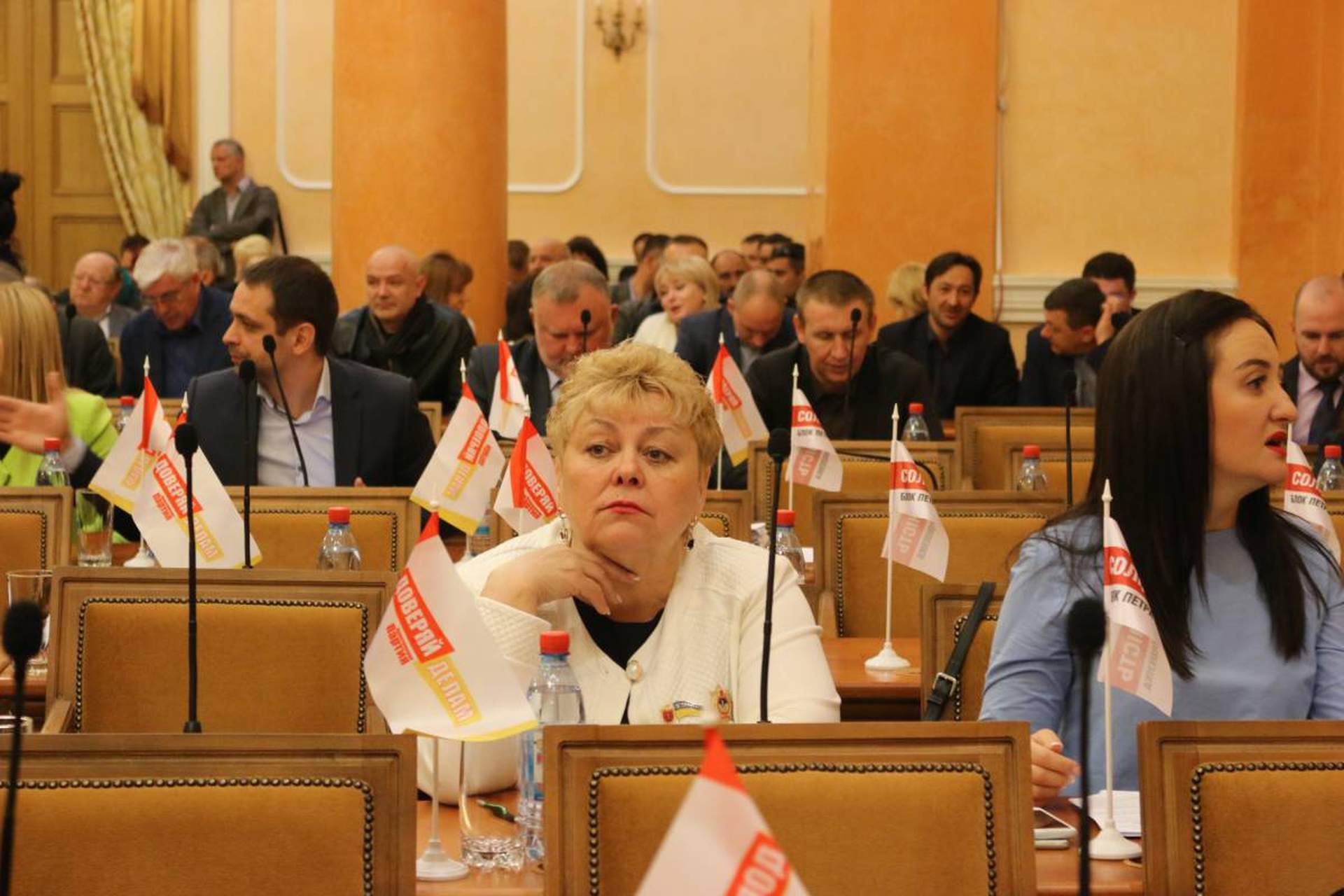 Сессия Одесского горсовета: "майдан" и переполненный зал