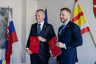 Kherson Hromada Signs Partnership Agreement with Bratislava City District - Ruzhynov