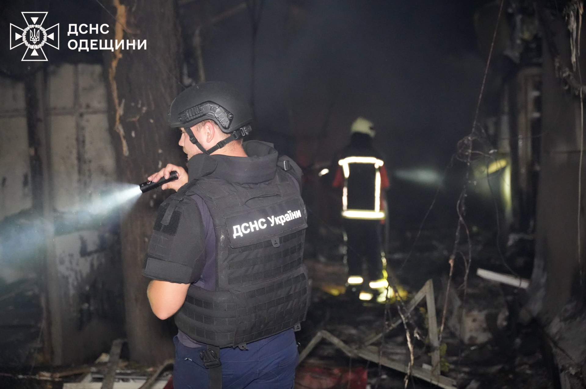 Пошкоджень від російської атаки зазнали вночі радіоринок та гуртожиток в Одесі