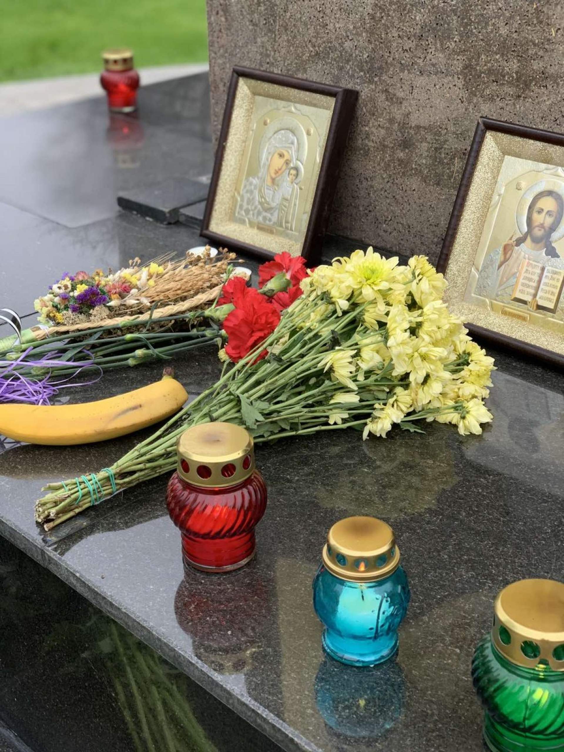 В Одесі поклали квіти до пам'ятного знаку жертвам Голодомору