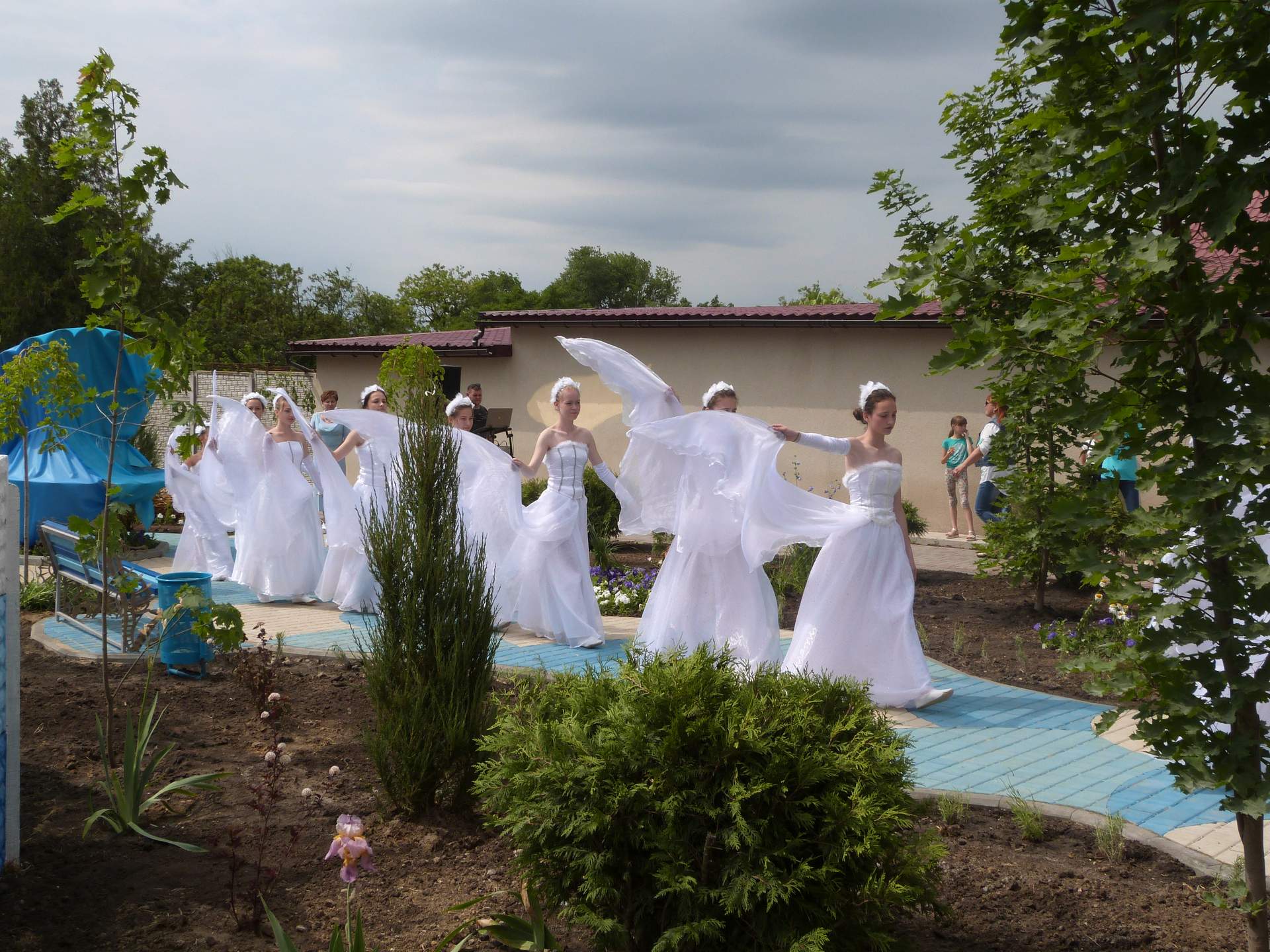 Під час фестивалю вуличного мистецтва у Доброславі відкрили металеву "перлинку"