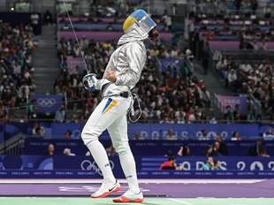 Олимпийская чемпионка из Одессы продала свою саблю и направила средства на ВСУ