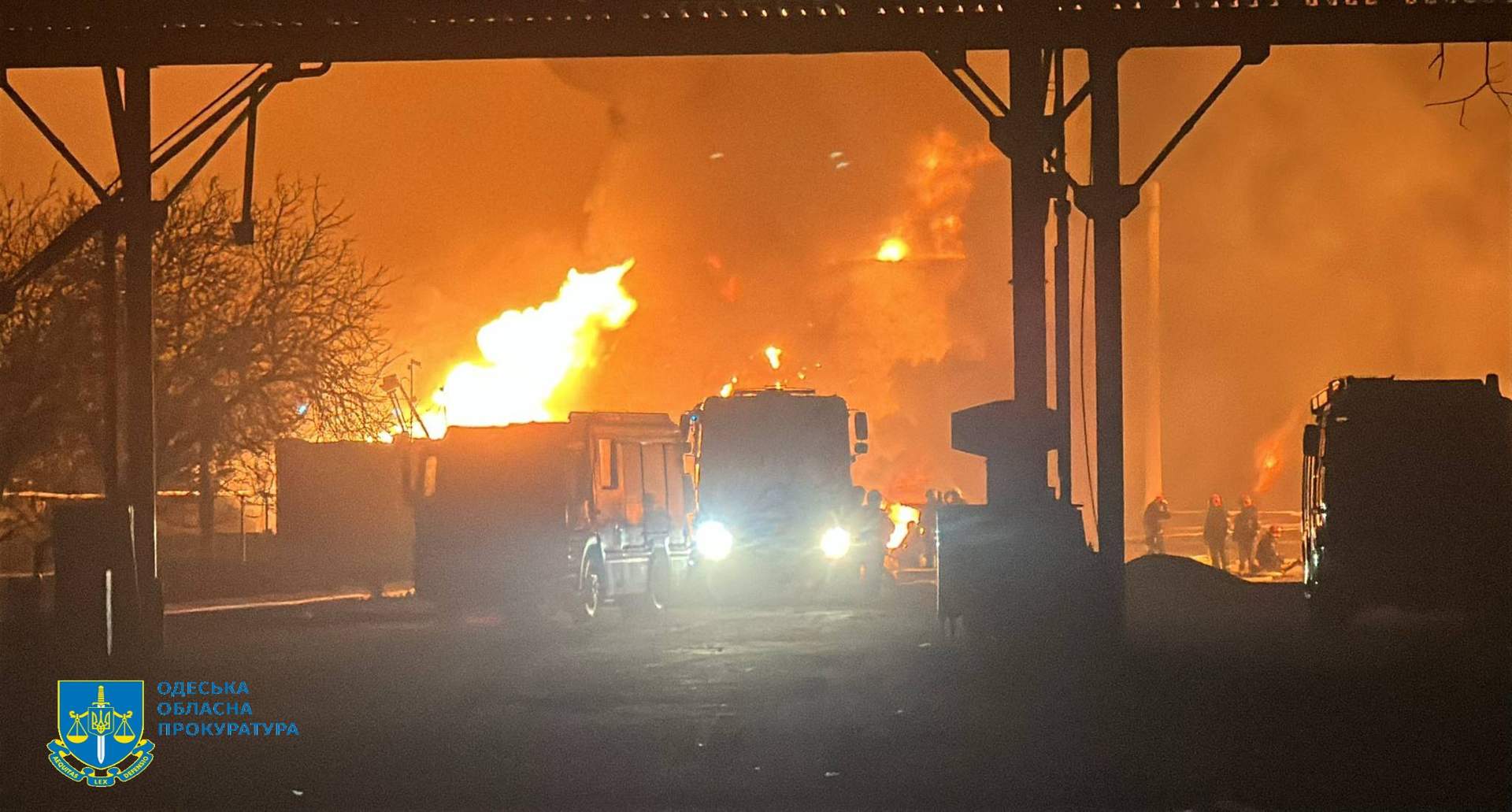 Дрони росіян спалили склад дитячих іграшок в Одесі