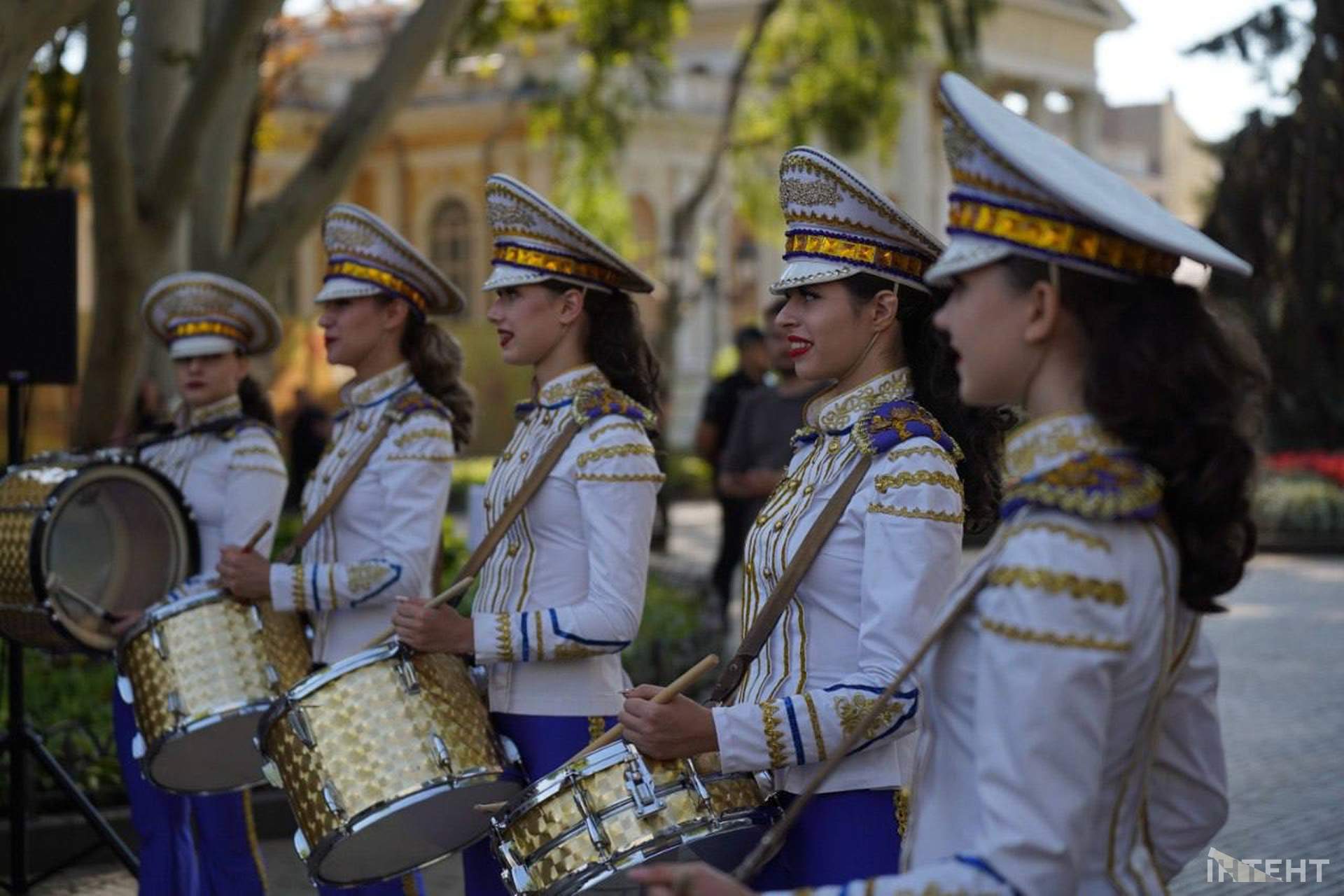 В Одесі на покажчику міст-побратимів зʼявилися нові назви