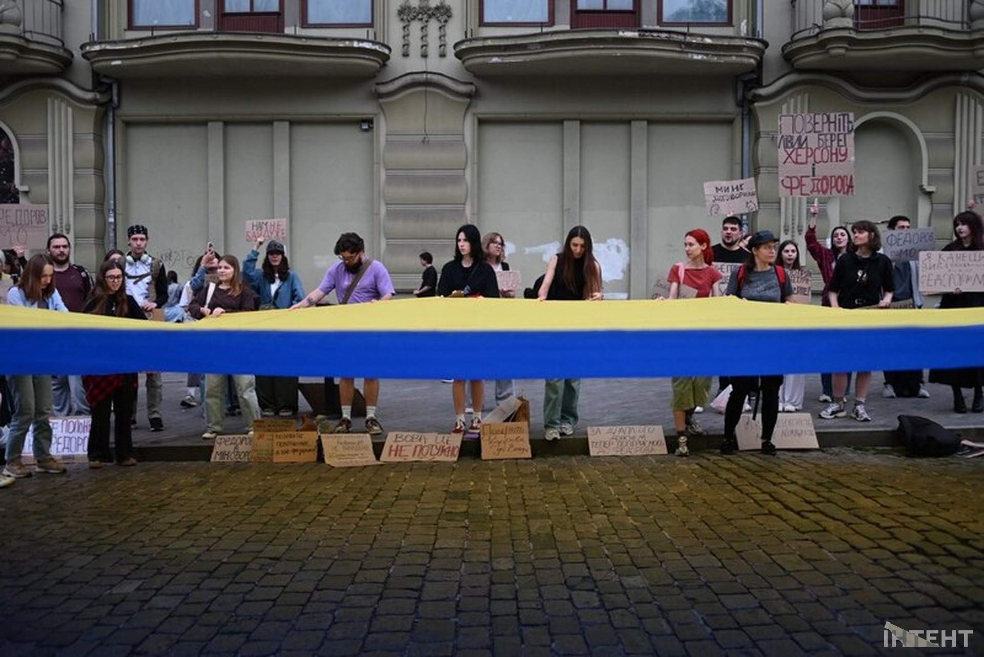 В Одесі на восьмий день протесту розгорнули 12-метровий прапор