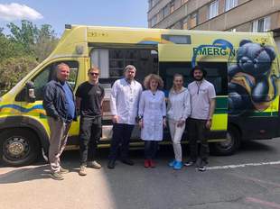 Дитяча лікарня Херсона отримала нову машину швидкої допомоги