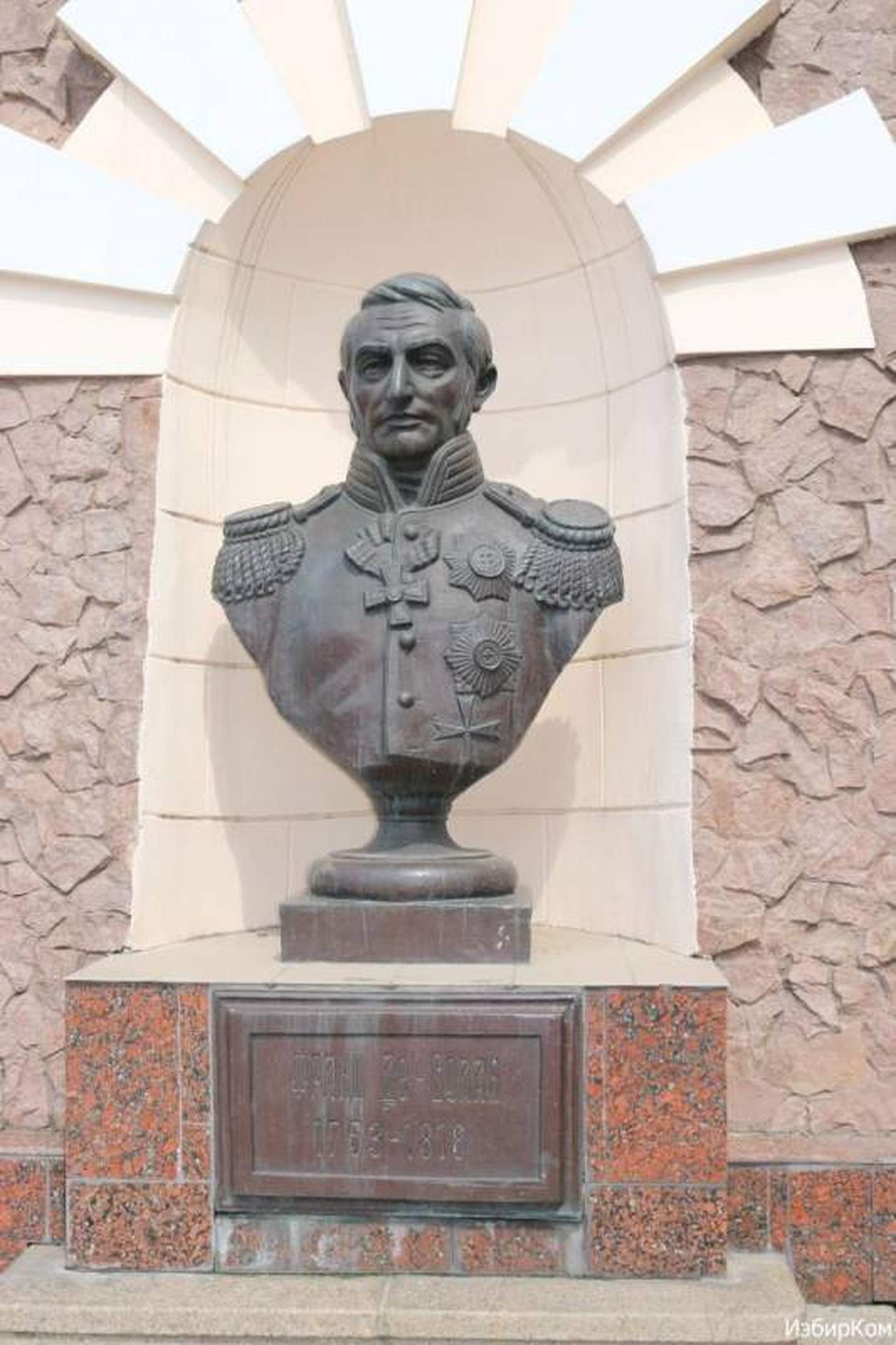 Кабинет начальника Одесского порта: «капитанский мостик», барометр и старинные легенды