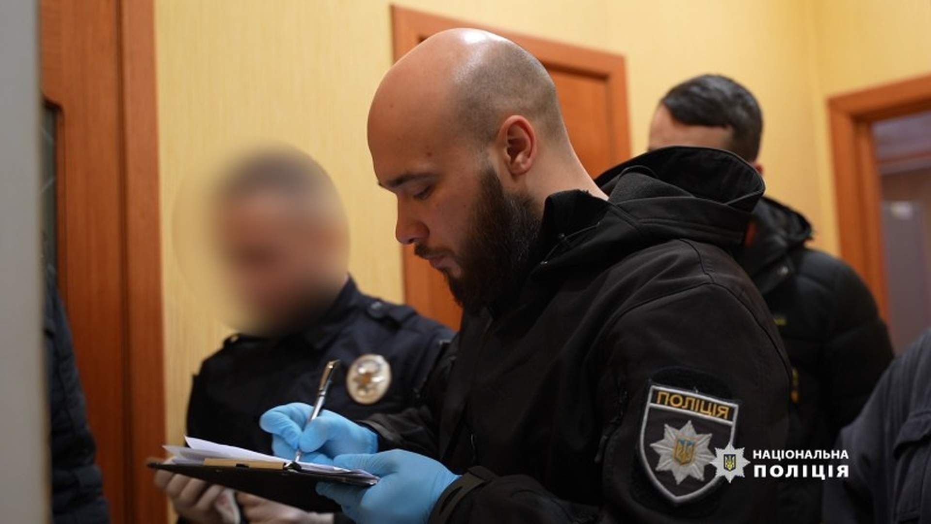 Поліцейські викрили злочинну групу псевдоволонтерів на Одещині