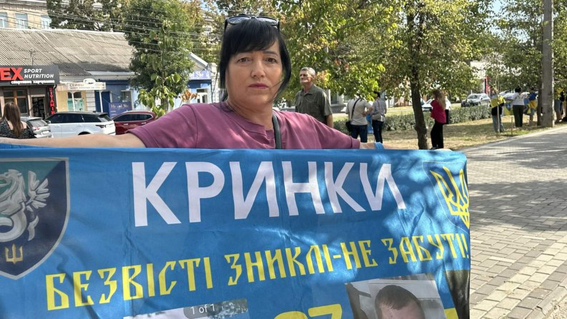 Миколаївці зустріли двох воїнів, звільнених із полону