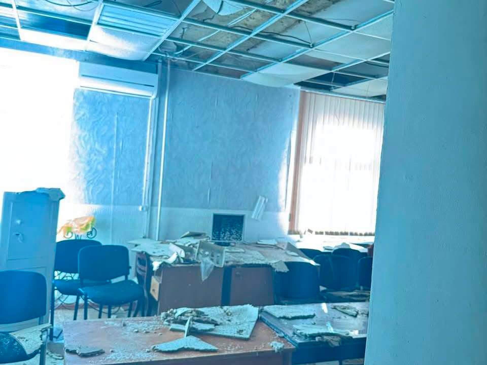 У Херсоні окупанти атакували податкову: вигоріли верхні поверхи