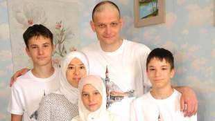 Донька кримськотатарського журналіста зустрілася з батьком у сибірському таборі