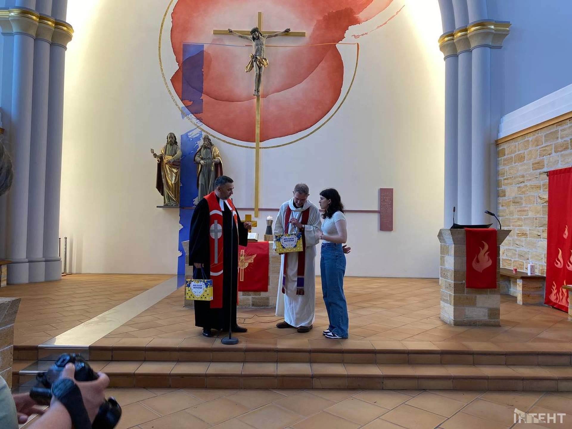 Декан собору Ковентрі зустрівся з вірянами в Одеській кірсі