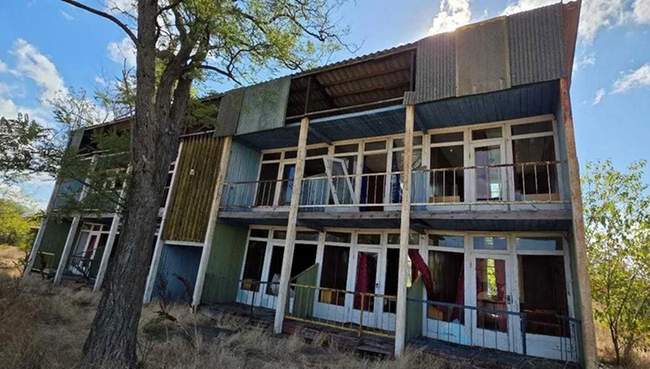 Один з будиночків пансіонату ФОТО: OLX