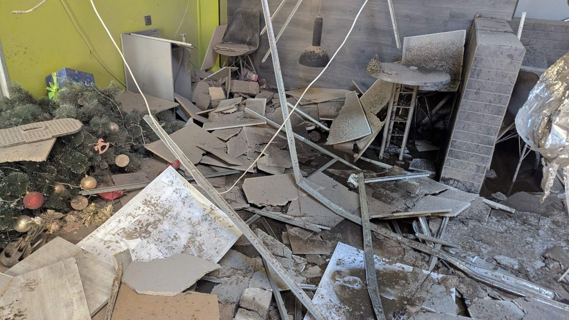 Внаслідок двох хвиль нічних атак в Одесі постраждали шість жителів