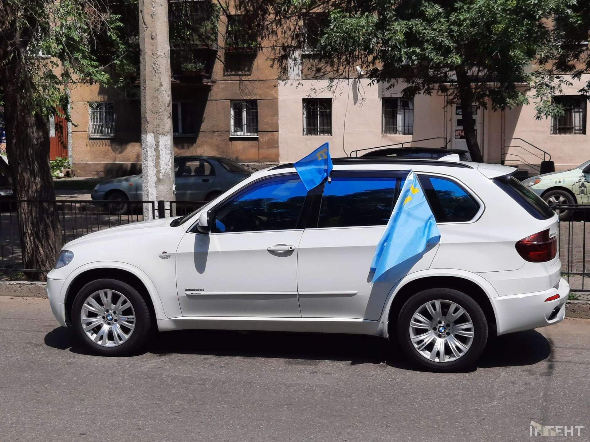 В Одесі влаштували мегамарш вишиванок та автопробіг до дня кримськотатарського прапору