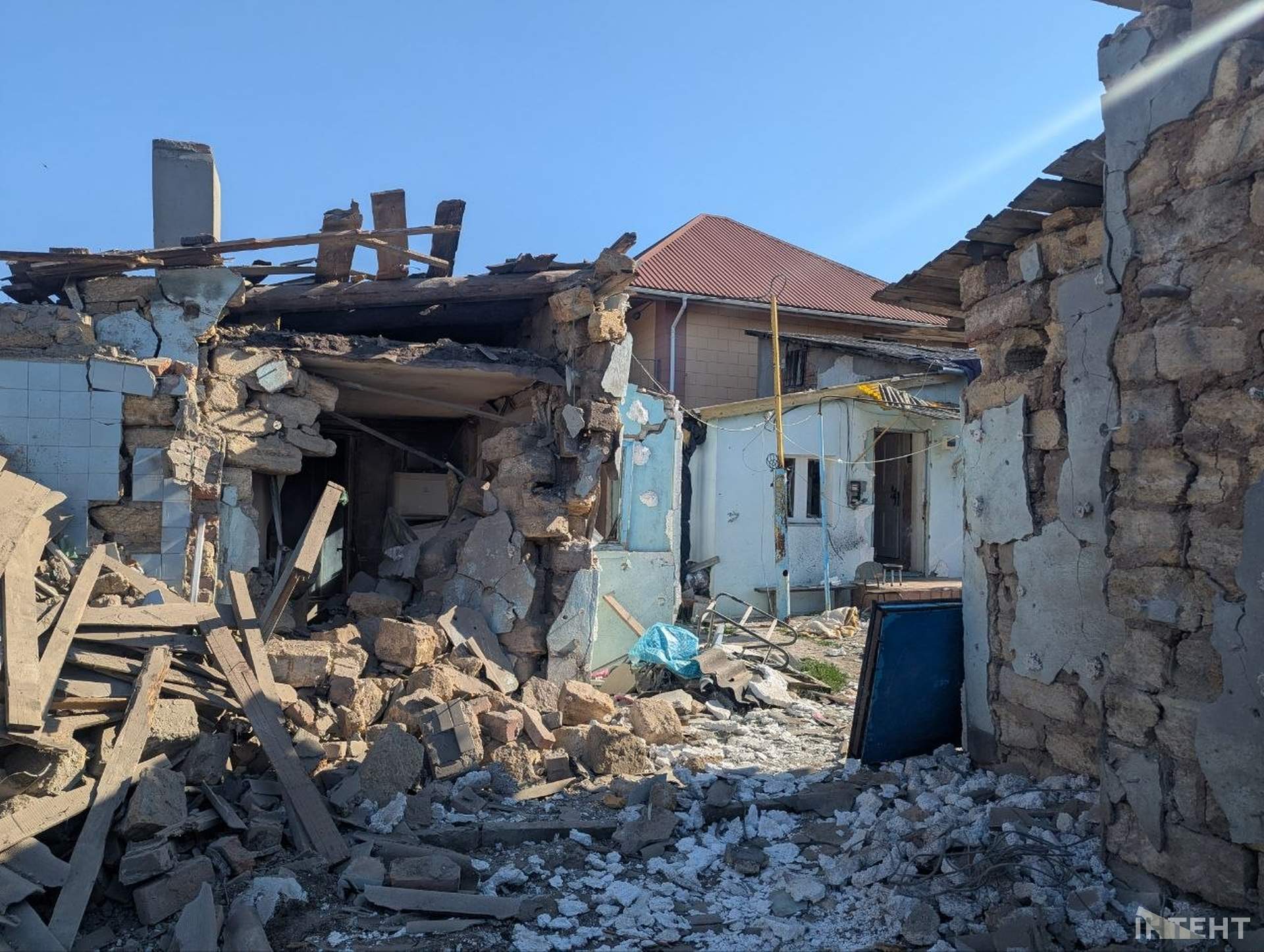 Від атаки російських безпілотників вночі постраждав одесит